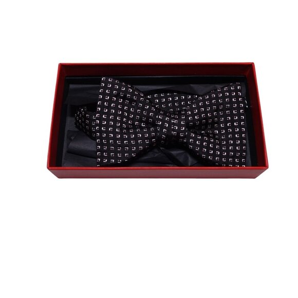 NWT Hugo Boss Men's Dressy Bow Tie With Jacquard Pattern Black 100% Silk - Picture 2 of 8